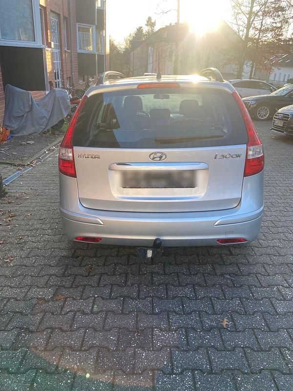 Gebraucht Hyundai i30 105 PS (77 kW) 2012 Grau Kombi