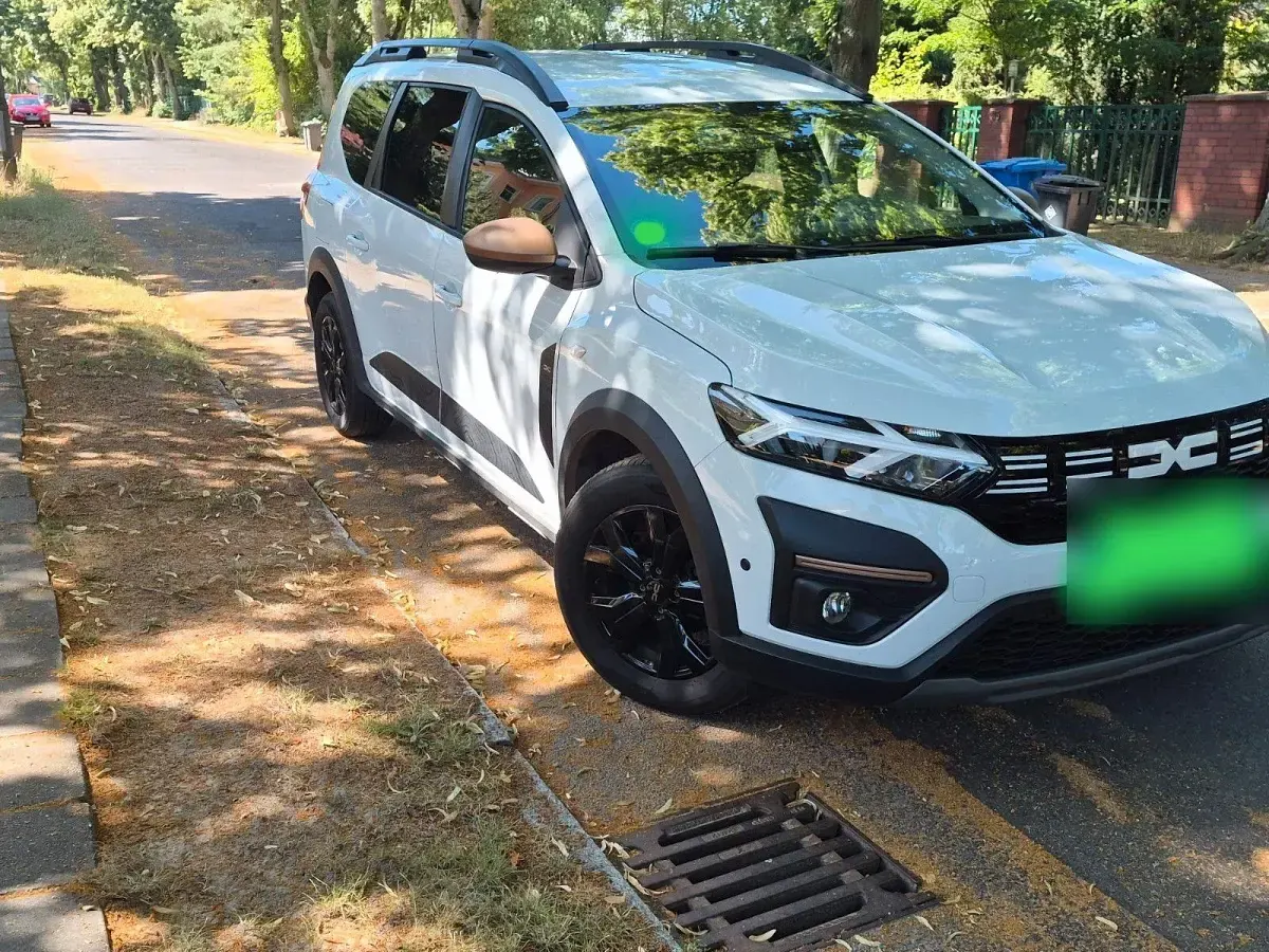 Gebraucht Dacia Jogger Extreme 110 PS (80 kW) 2025 Weiß Van / Kleinbus