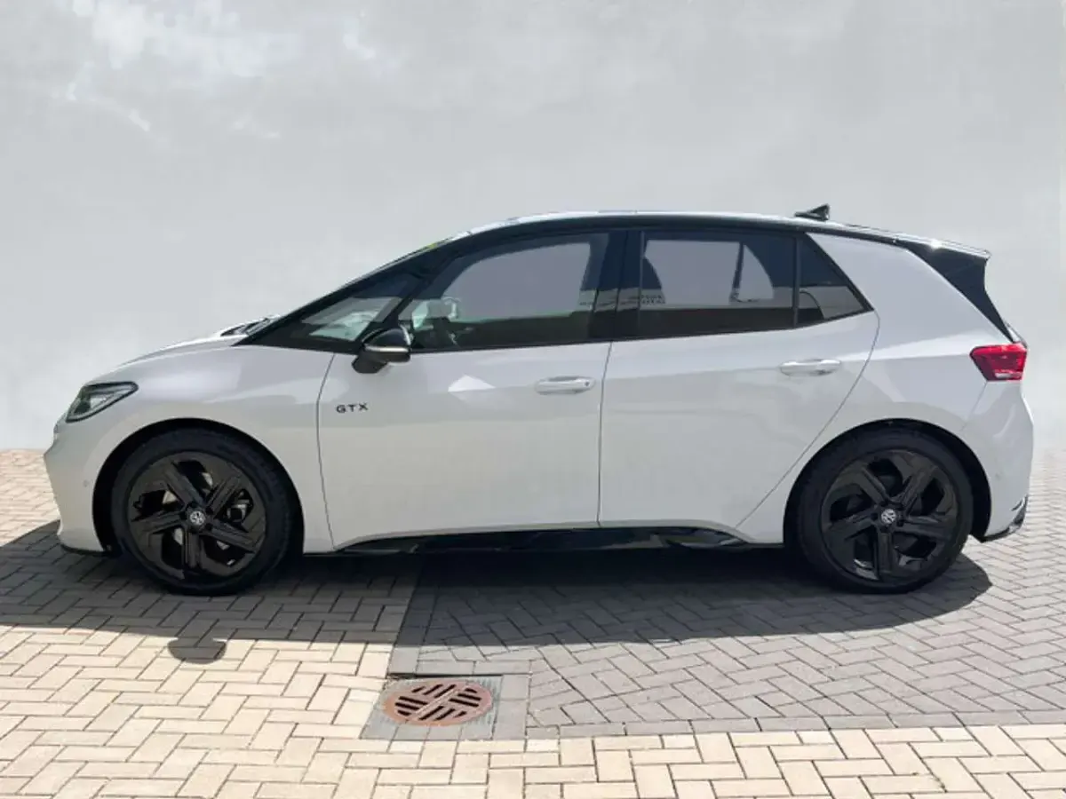 Gebraucht VW ID.3 GTX 210 kW (286 PS) 2025 Gletscherweiß metallic/schwarz Kleinwagen