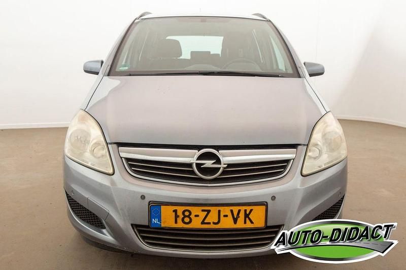 Gebraucht Opel Zafira 140 PS (102 kW) 2008 Silber Van / Kleinbus