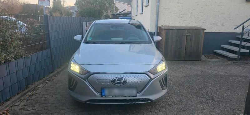 Gebraucht Hyundai Ioniq Premium 100 kW (136 PS) 2021 Silber Kleinwagen