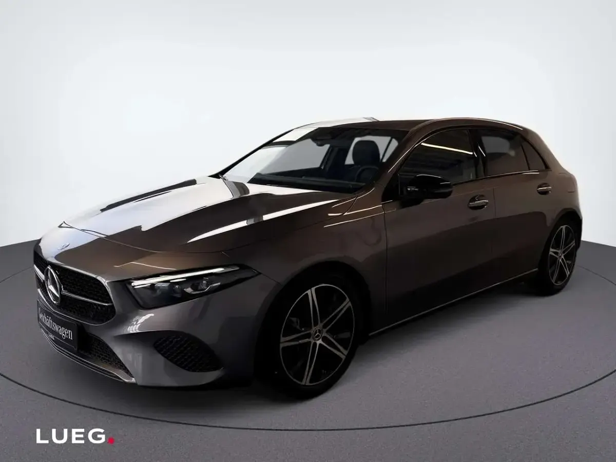 Gebraucht Mercedes A200 Night 163 PS (119 kW) 2026 Metalliclack mountaingrau Coupé