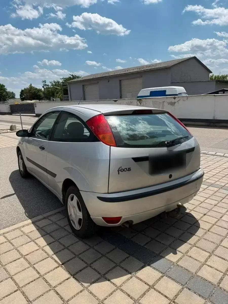 Usata Ford Focus 75 CV (55 kW) 2003 Argento Utilitaria