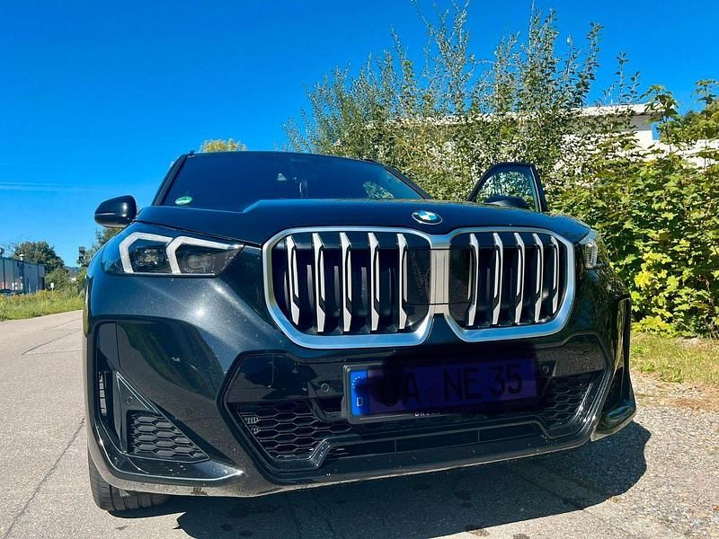 Schwarz Gebraucht 2024 BMW X1 Sport Line SUV | 39.200 € (Etwas zu teuer) - Bild 1/4
