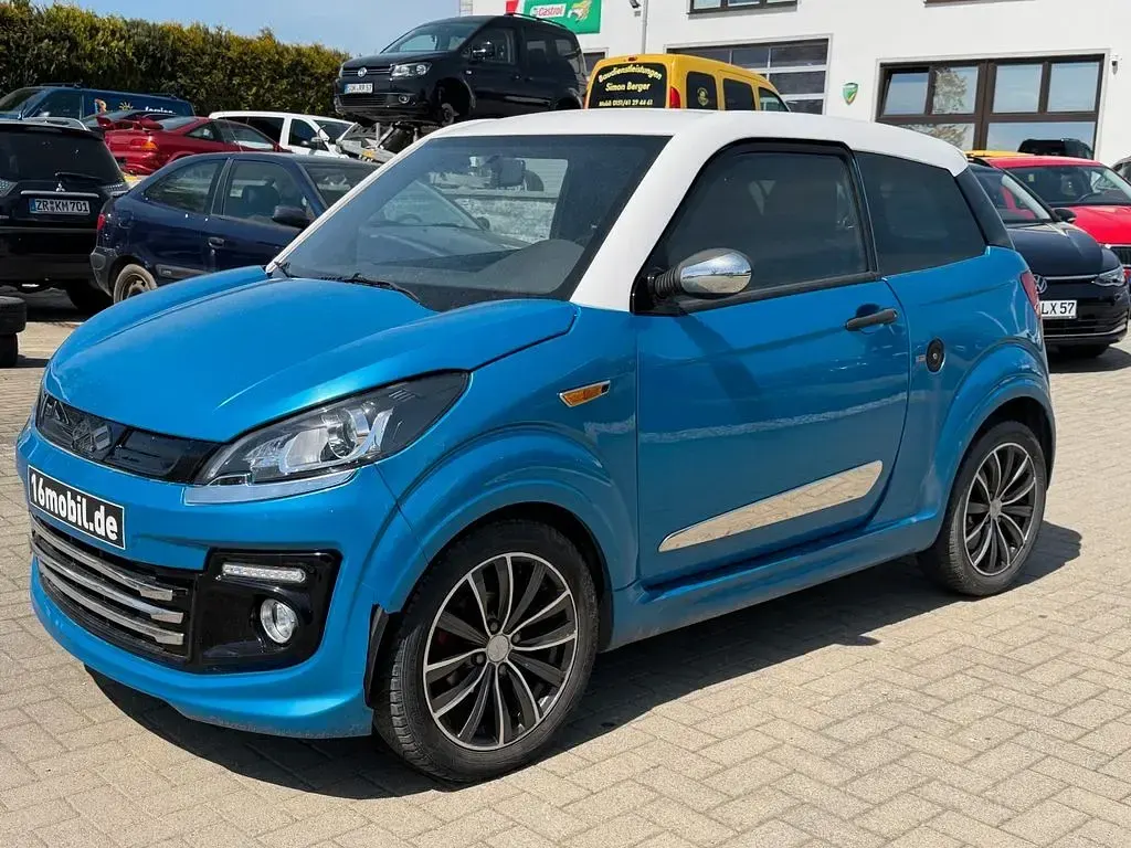 Begagnad Ligier JS50 2020 Blå Halvkombi