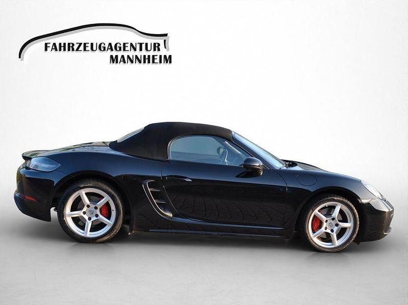 Gebraucht Porsche 718 Boxster 299 PS (219 kW) 2016 Tiefschwarz Cabrio