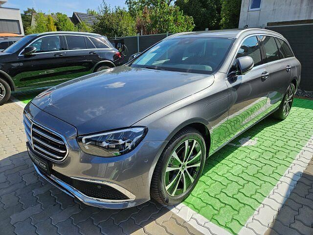 Lack selenitgrau Gebraucht 2022 Mercedes E300 Avantgarde Kombi | 39.420 € (Teuer) - Bild 1/4