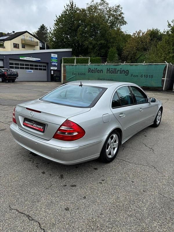 Gebraucht Mercedes E240 Avantgarde 177 PS (130 kW) 2005 Silber Limousine