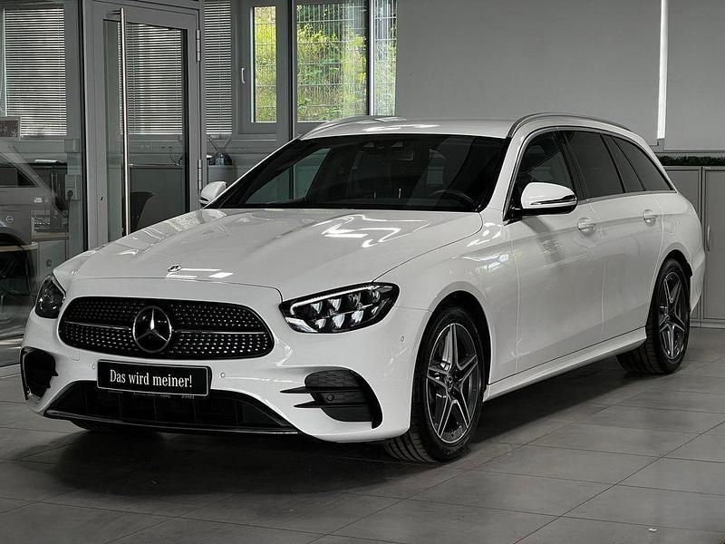 Weiß Gebraucht 2022 Mercedes E200 AMG line Limousine | 38.870 € (Etwas zu teuer) - Bild 1/3