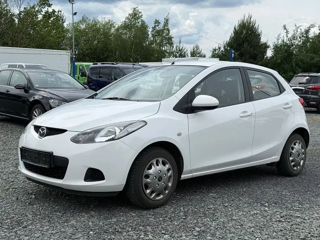 Gebraucht Mazda 2 Independence 75 PS (55 kW) 2008 Weiß Kleinwagen