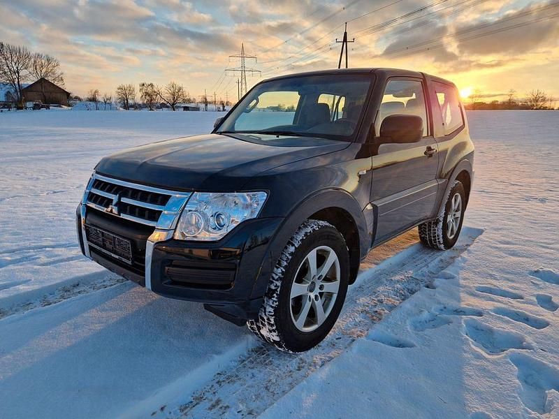 Grün Gebraucht 2015 Mitsubishi Pajero SUV | 15.500 € (Superpreis) - Bild 1/4