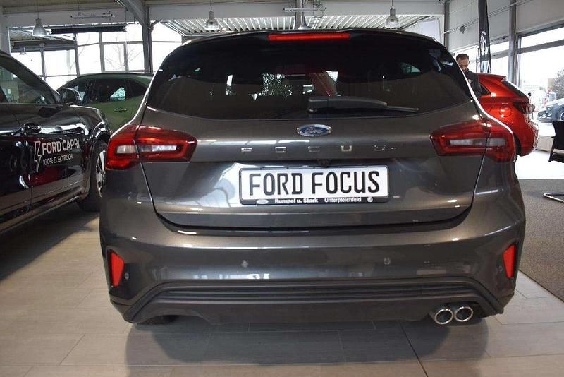 Neu Ford Focus ST-Line 125 PS (91 kW) 2026 Rot Limousine