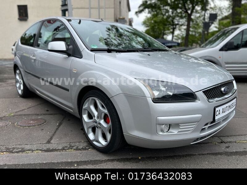 Silber Gebraucht 2005 Ford Focus Sport Limousine | 2.499 € (Fairer Preis) - Bild 1/4