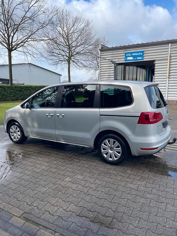 Gebraucht VW Sharan 140 PS (102 kW) 2014 Silber Van / Kleinbus