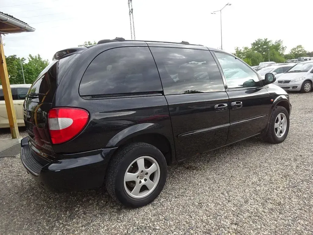 Usado Chrysler Voyager 143 CV (105 kW) 2003 Negro Monovolumen