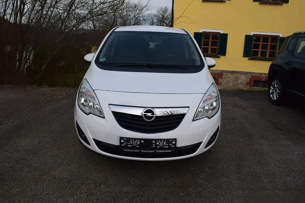 Gebraucht Opel Meriva Design Edition 131 PS (96 kW) 2011 Weiß Van / Kleinbus