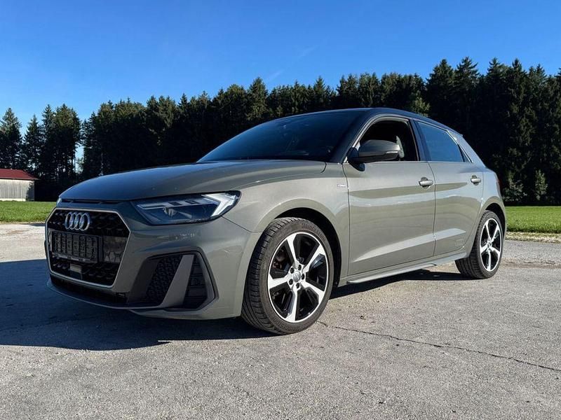 Grau Gebraucht 2019 Audi A1 Sportback S-Line Kleinwagen | 17.990 € (Superpreis) - Bild 1/4