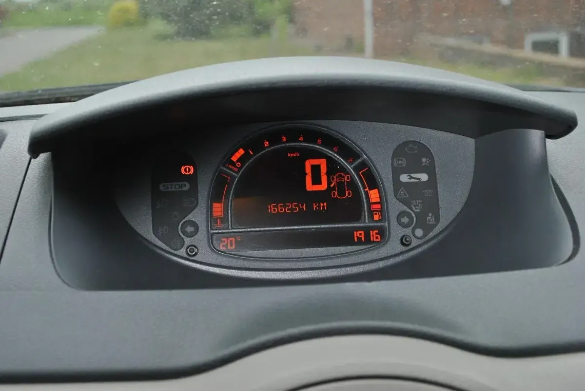 Używany Renault Modus Authentique 75 KM (55 kW) 2005 Pomarańczowy Minivan