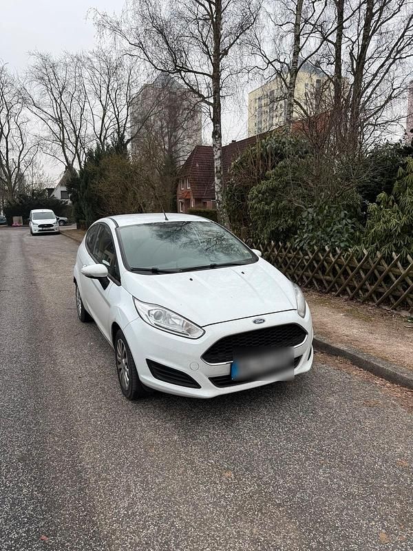 Weiß Gebraucht 2017 Ford Fiesta Limousine | 6.100 € (Fairer Preis) - Bild 1/4