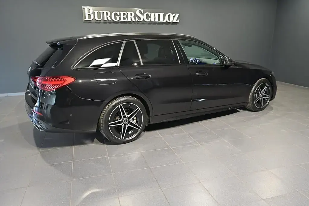 Gebraucht Mercedes C220 AMG 197 PS (144 kW) 2025 Metalliclack obsidianschwarz Kombi