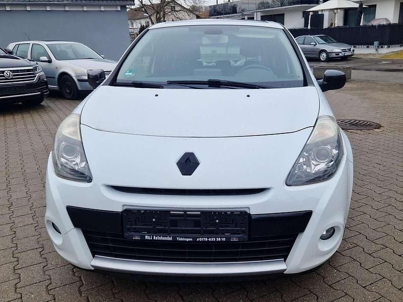 Gebraucht Renault Clio II Night&Day 101 PS (74 kW) 2011 Weiß Kleinwagen