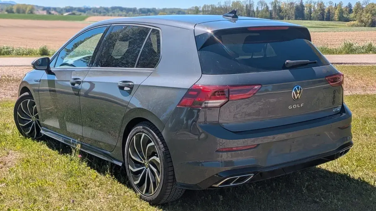 Gebraucht VW Golf VII R-line 150 PS (110 kW) 2020 Grau Limousine
