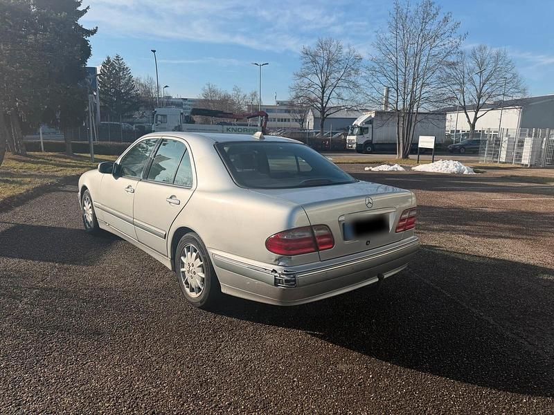 Gebraucht Mercedes E240 170 PS (125 kW) 2000 Limousine