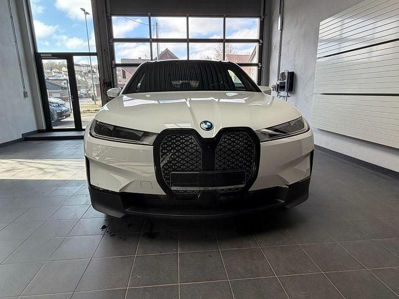 Gebraucht BMW iX 239 kW (326 PS) 2024 Alpinweiss iii SUV