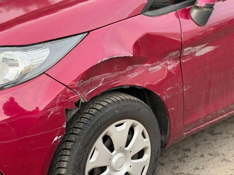 Gebraucht Ford Fiesta Trend 82 PS (60 kW) 2010 Violet Kleinwagen