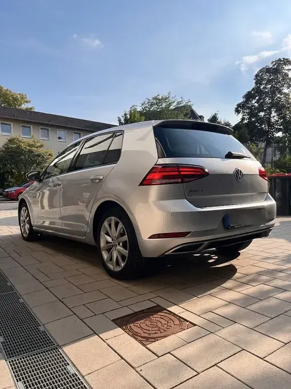 Gebraucht VW Golf VII Highline 150 PS (110 kW) 2019 Silber Limousine