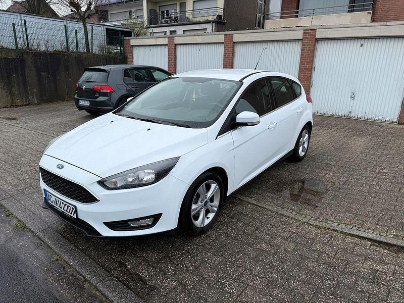 Gebraucht Ford Focus 125 PS (91 kW) 2014 Weiß Limousine