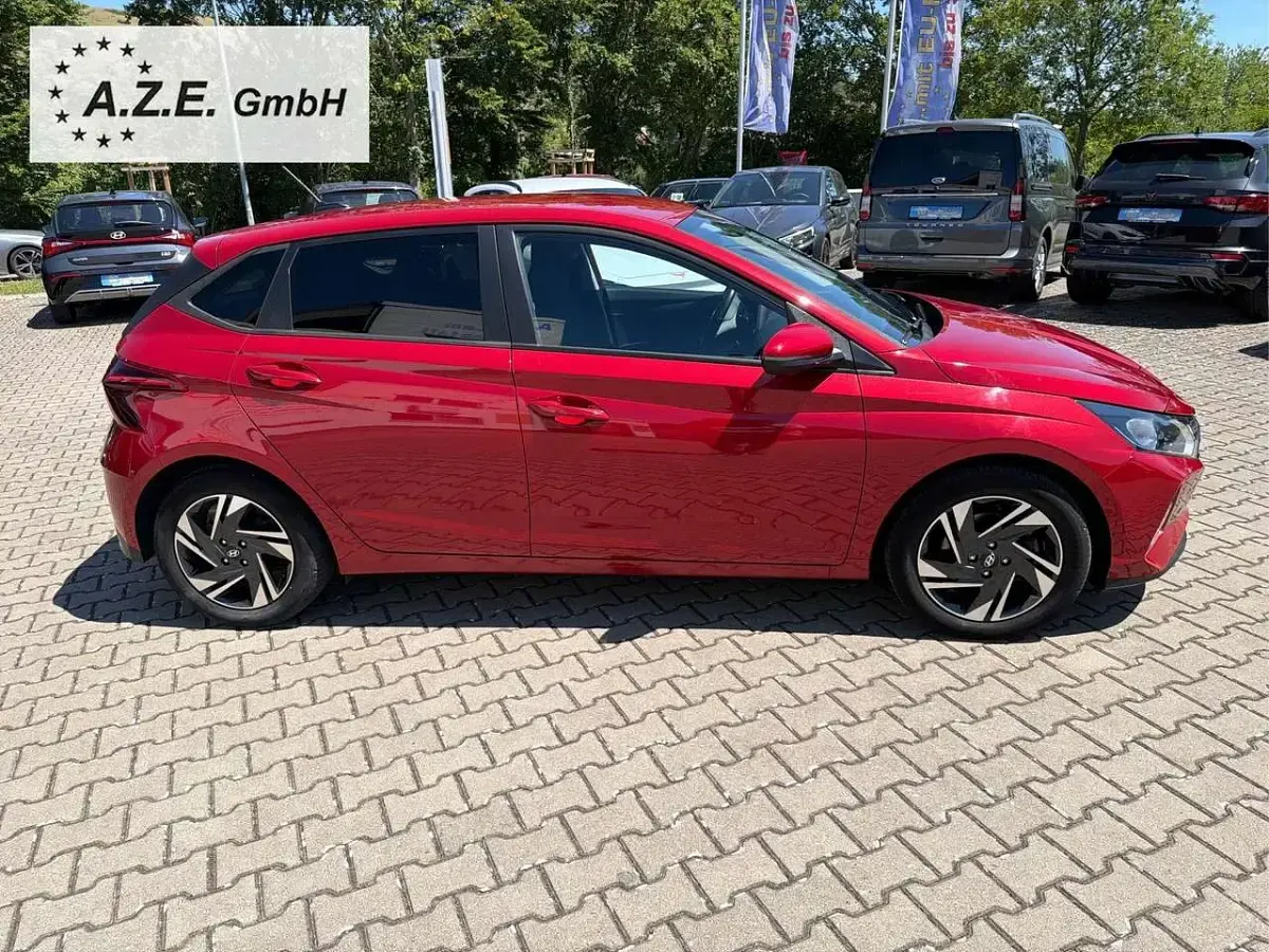 Gebraucht Hyundai i20 101 PS (74 kW) 2021 Dragon red / met Kleinwagen