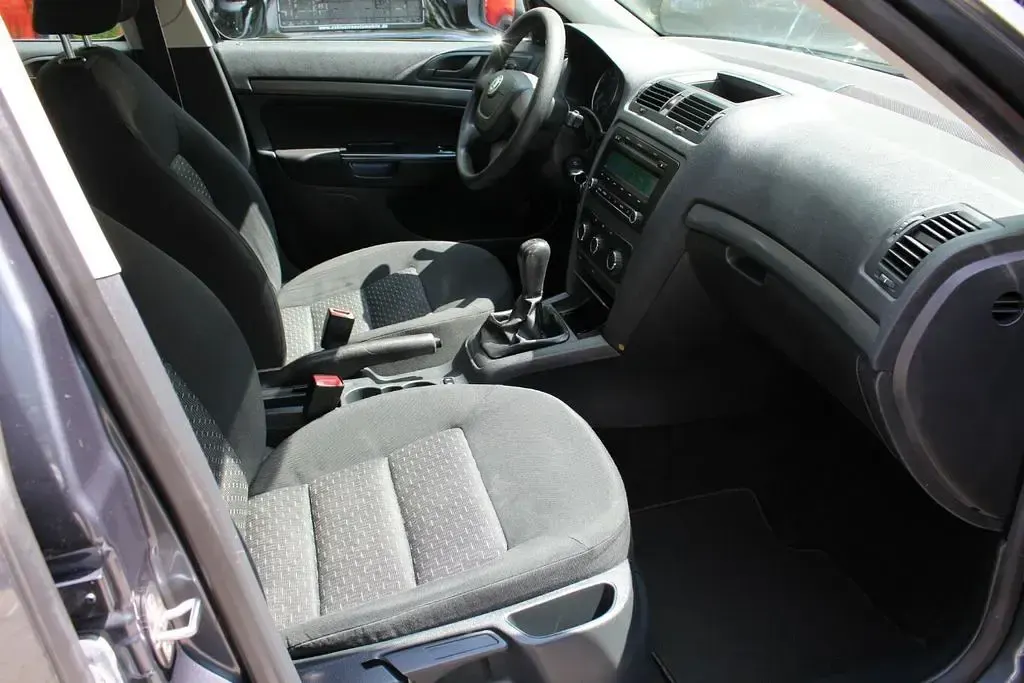 Gebraucht Skoda Octavia 102 PS (75 kW) 2011 Grau Kombi