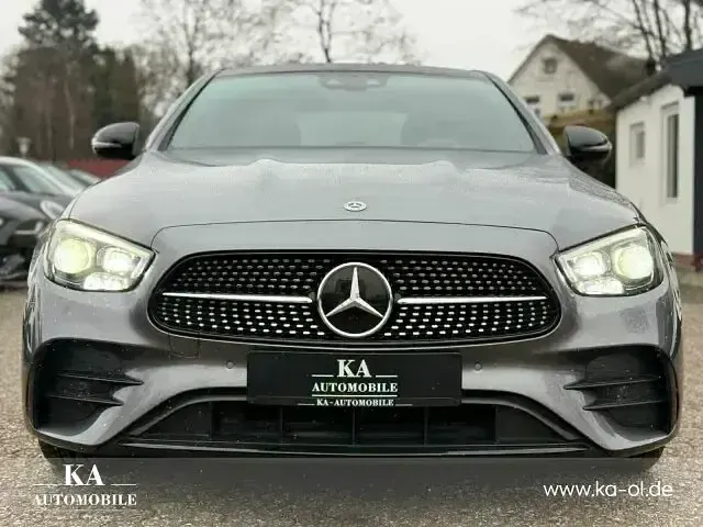 Gebraucht Mercedes E220 AMG line 220 PS (161 kW) 2024 Grau Limousine