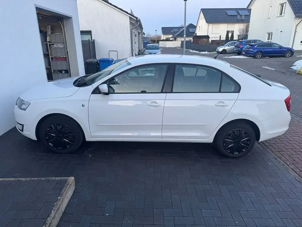 Gebraucht Skoda Rapid Ambition 105 PS (77 kW) 2014 Weiß Kleinwagen