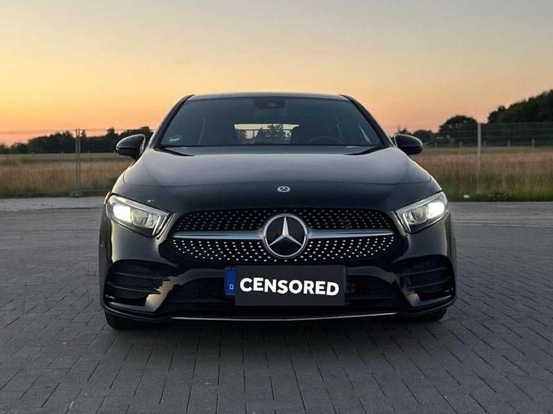Schwarz Gebraucht 2021 Mercedes A200 AMG line Kleinwagen | 29.500 € (Fairer Preis) - Bild 1/4