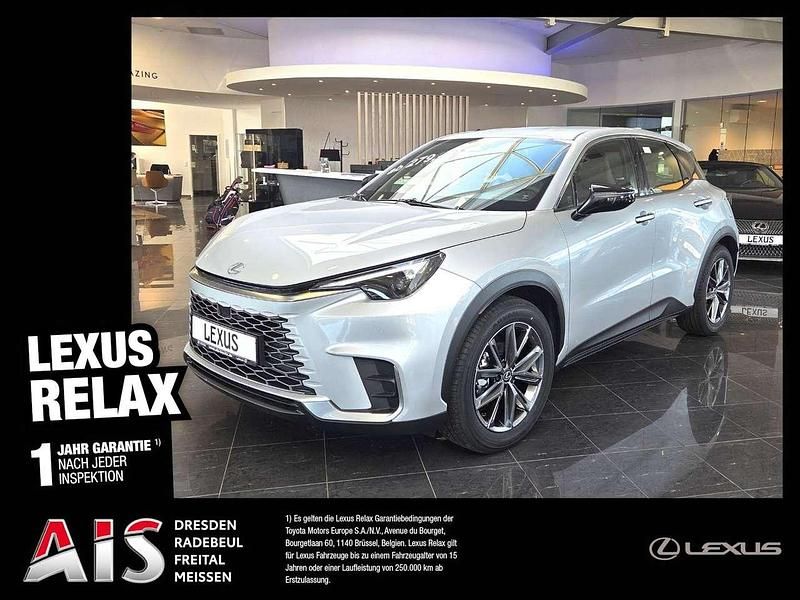 Neu Lexus LBX 136 PS (100 kW) 2026 Platinsilber metallic SUV