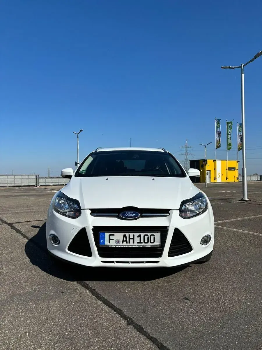 Gebraucht Ford Focus Titanium 125 PS (91 kW) 2012 Weiß Kombi