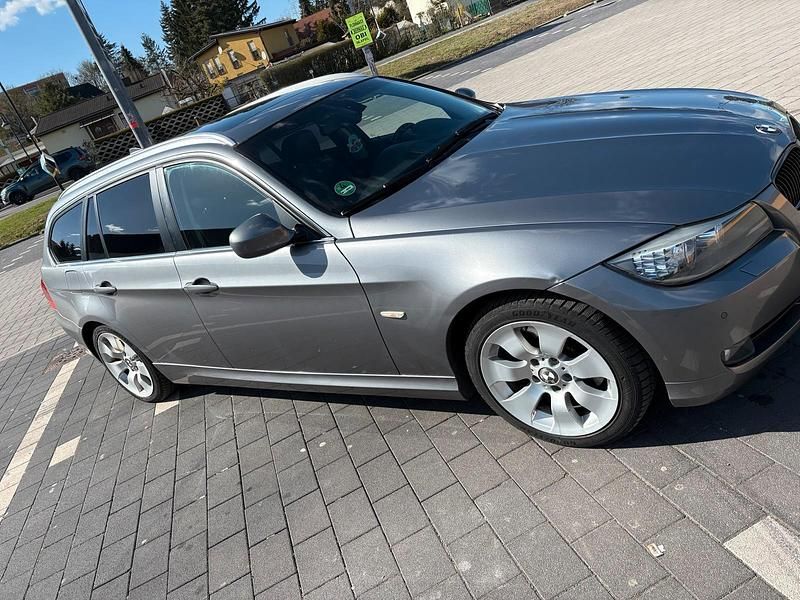 Gebraucht BMW 325 Performance 330 PS (242 kW) 2010 Silber Kombi