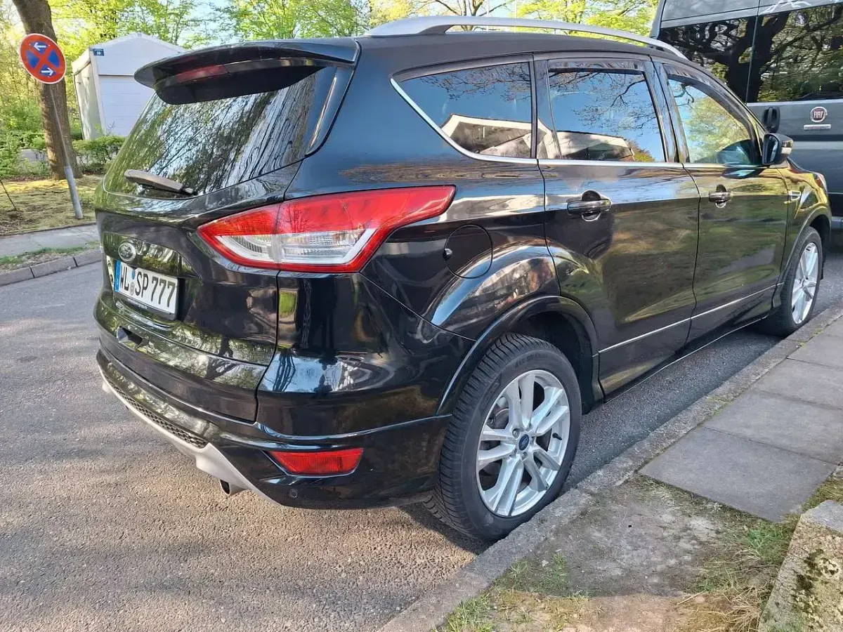 Gebraucht Ford Kuga Titanium 163 PS (119 kW) 2014 Schwarz SUV