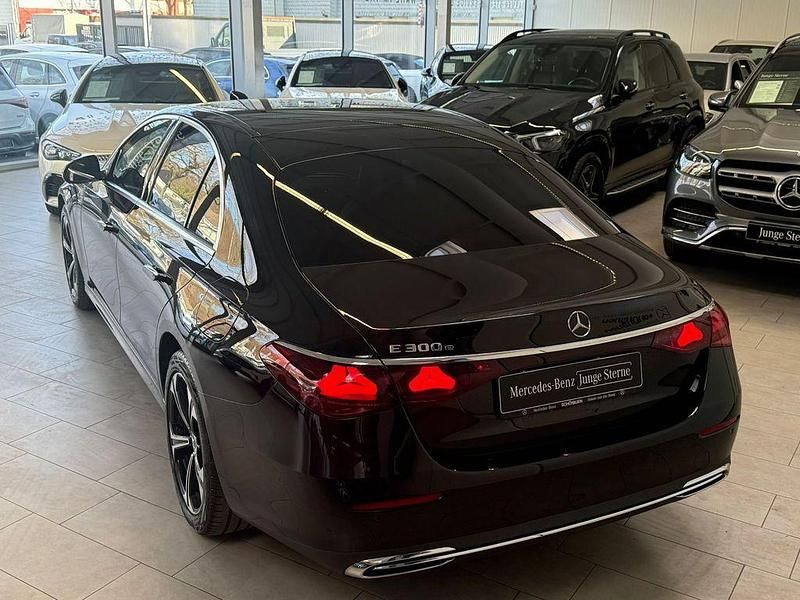 Gebraucht Mercedes E300 Avantgarde 313 PS (230 kW) 2024 Schwarz Limousine