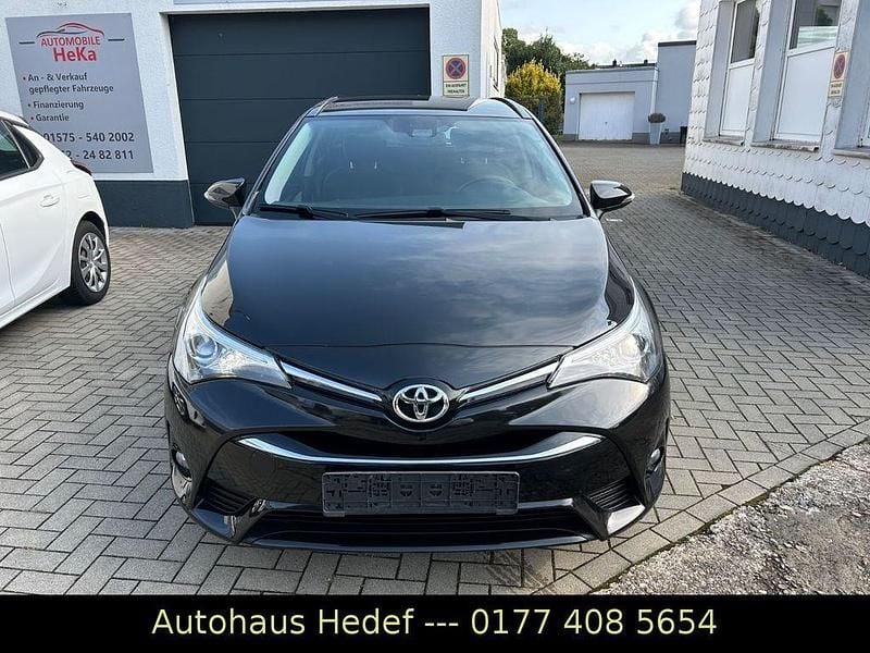 Gebraucht Toyota Avensis Comfort 111 PS (81 kW) 2016 Schwarz Limousine
