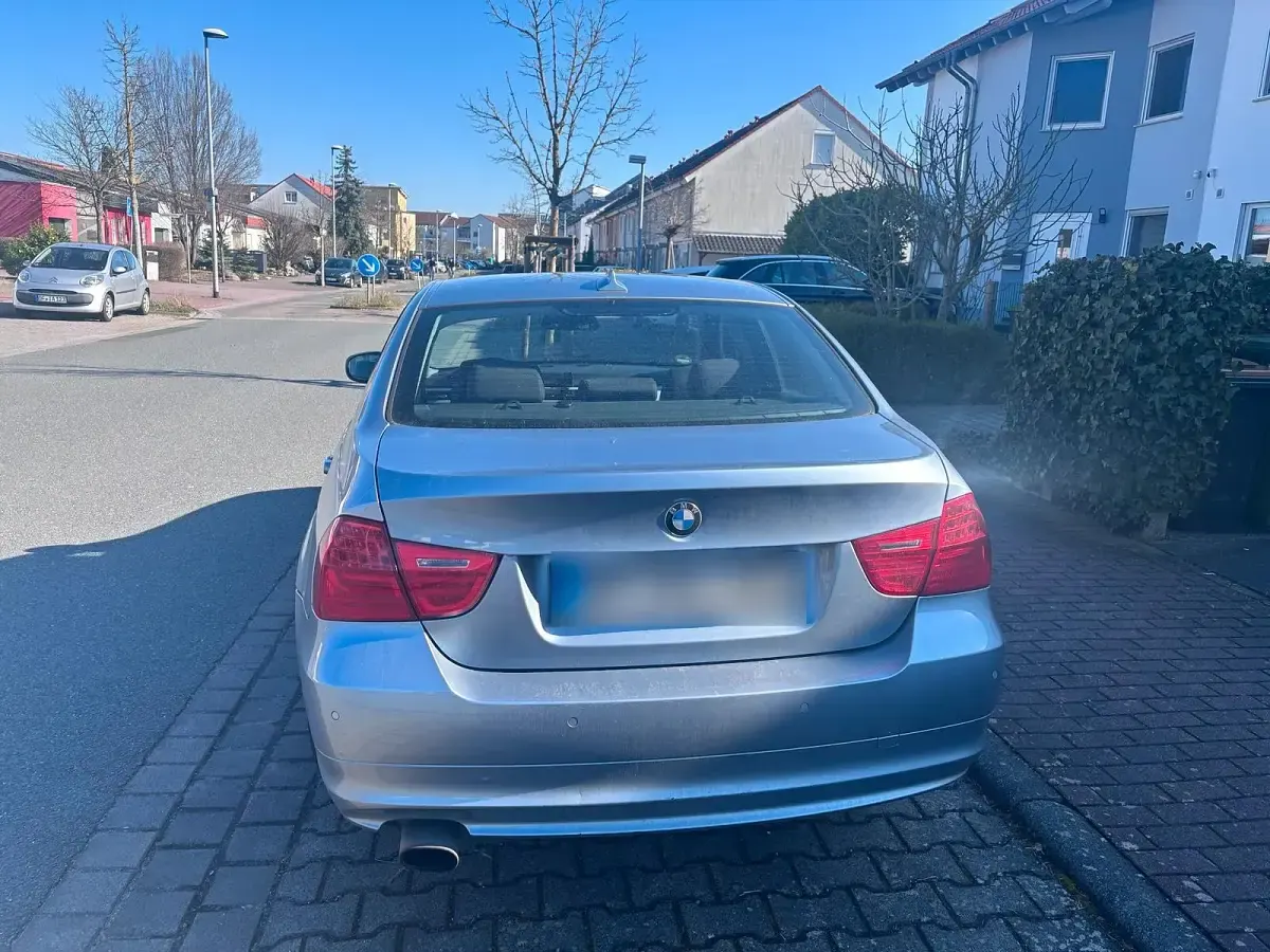 Gebraucht BMW 318 143 PS (105 kW) 2008 Silber Limousine