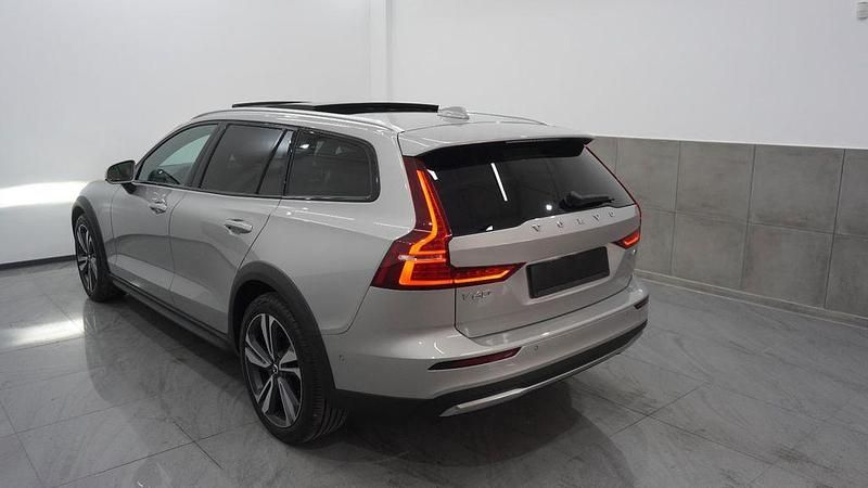 Gebraucht Volvo V60 CC Plus 197 PS (144 kW) 2024 Grau Kombi