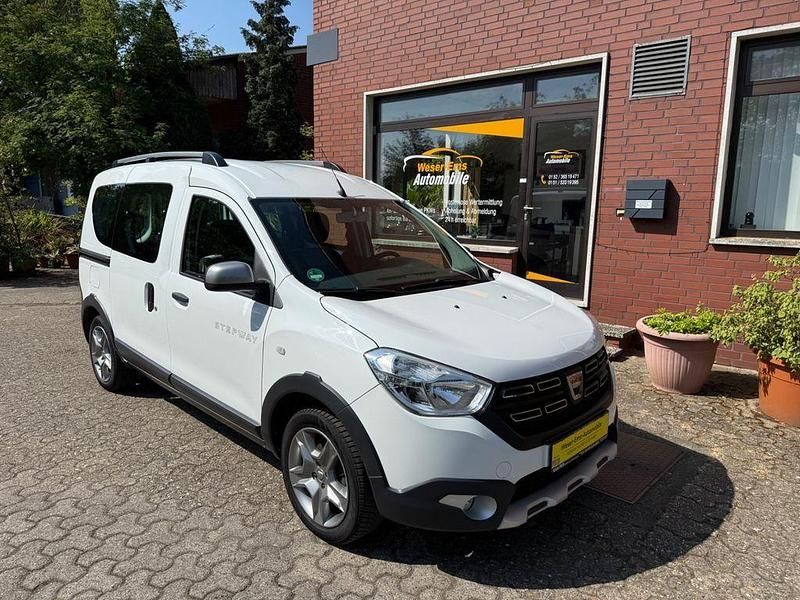 Weiß Gebraucht 2020 Dacia Dokker Stepway Van | 16.790 € (Etwas zu teuer) - Bild 1/4