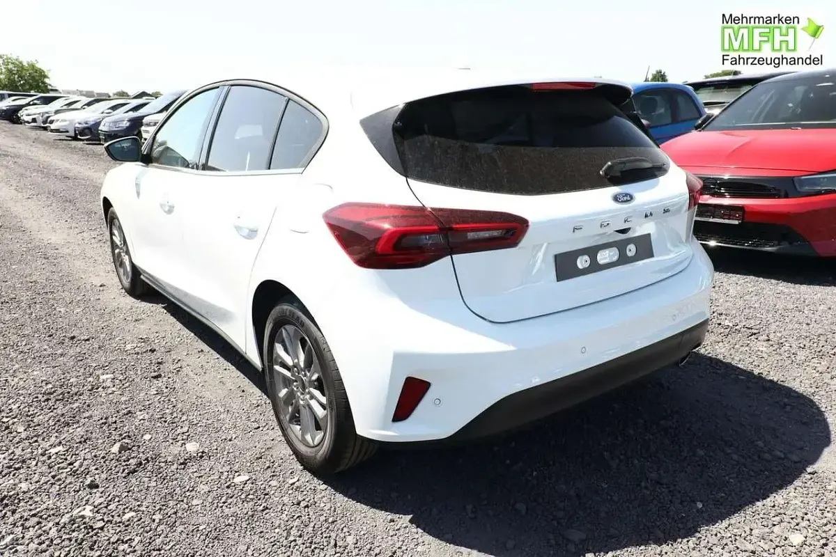 Neu Ford Focus Titanium X 125 PS (91 kW) 2026 Frozen white Limousine
