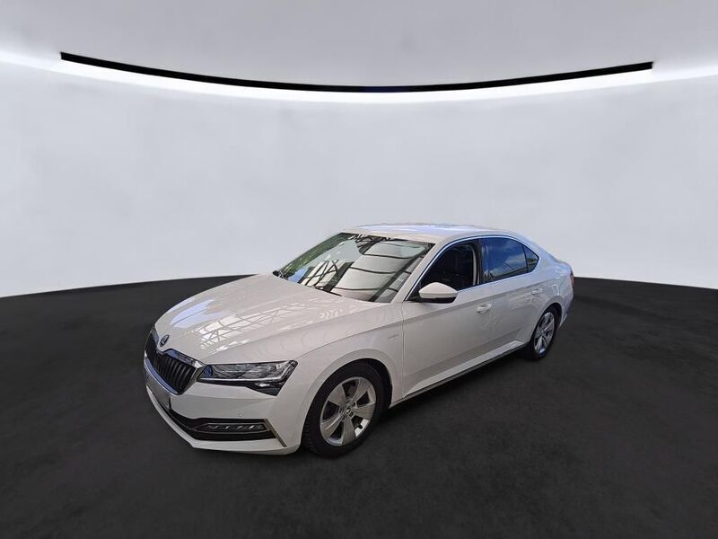 Weiß Gebraucht 2021 Skoda Superb LAURIN & KLEMENT Limousine | 25.990 € (Fairer Preis) - Bild 1/4