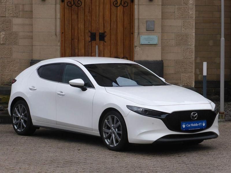 Weiß Gebraucht 2020 Mazda 3 Limousine | 18.950 € (Etwas zu teuer) - Bild 1/4