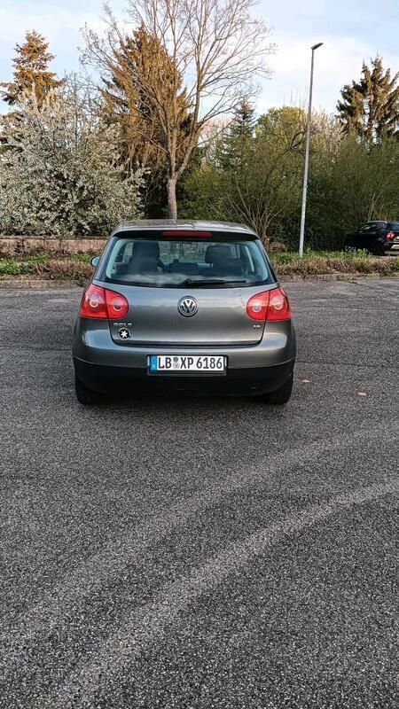 Grau Gebraucht 2005 VW Golf IV Limousine | 2.500 € (Fairer Preis) - Bild 1/4