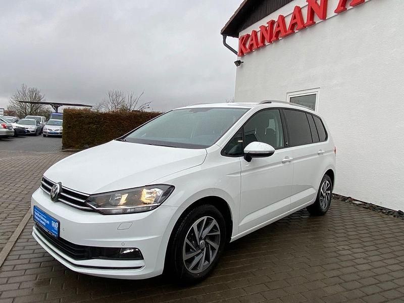 Gebraucht VW Touran Sound 110 PS (80 kW) 2018 Weiß Van / Kleinbus